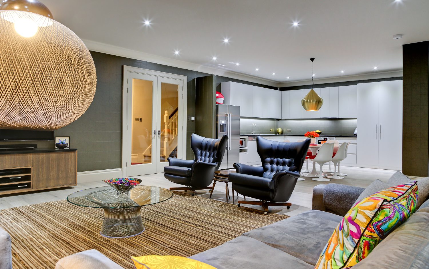 SETTING UP A BACHELOR PAD      