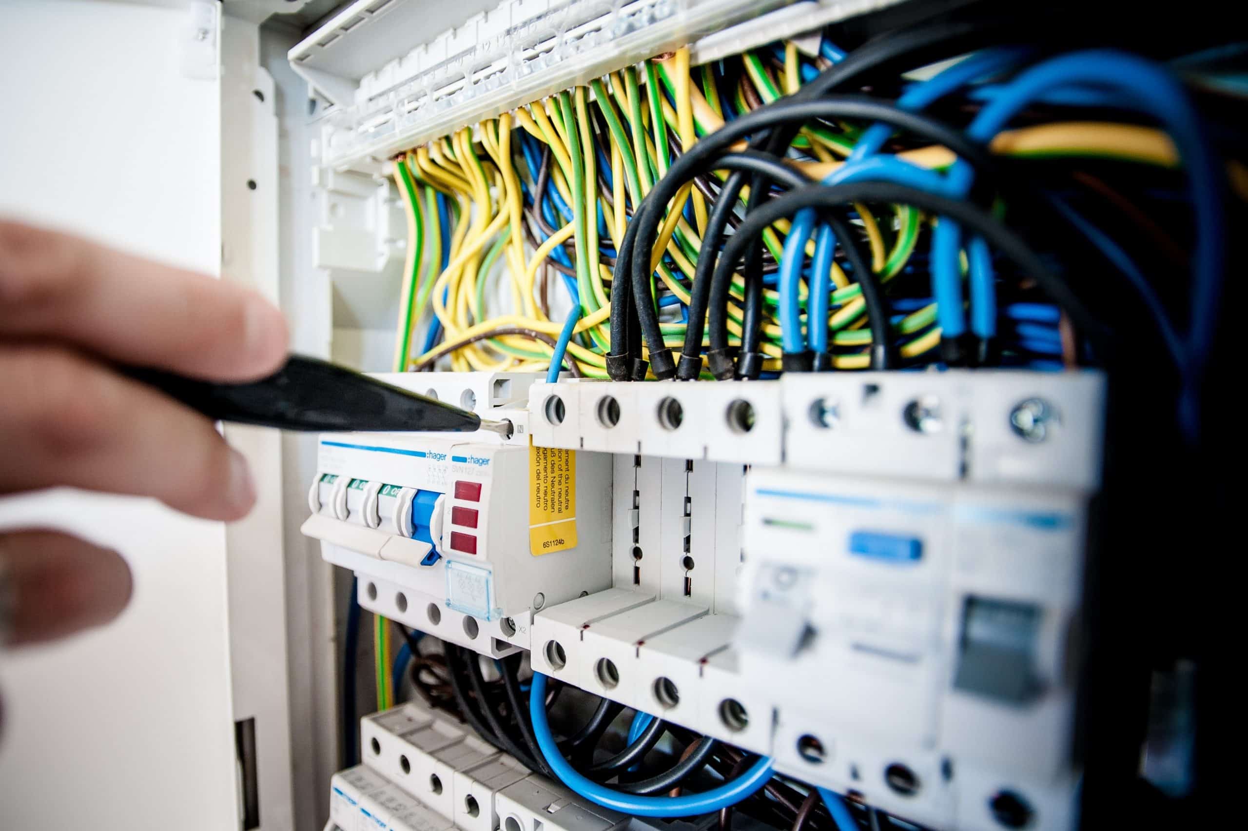 Electrical engineering courses 
